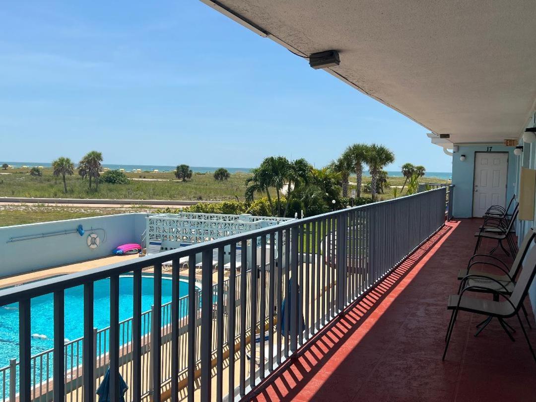 Beachside Resort Motel St. Pete Beach Buitenkant foto