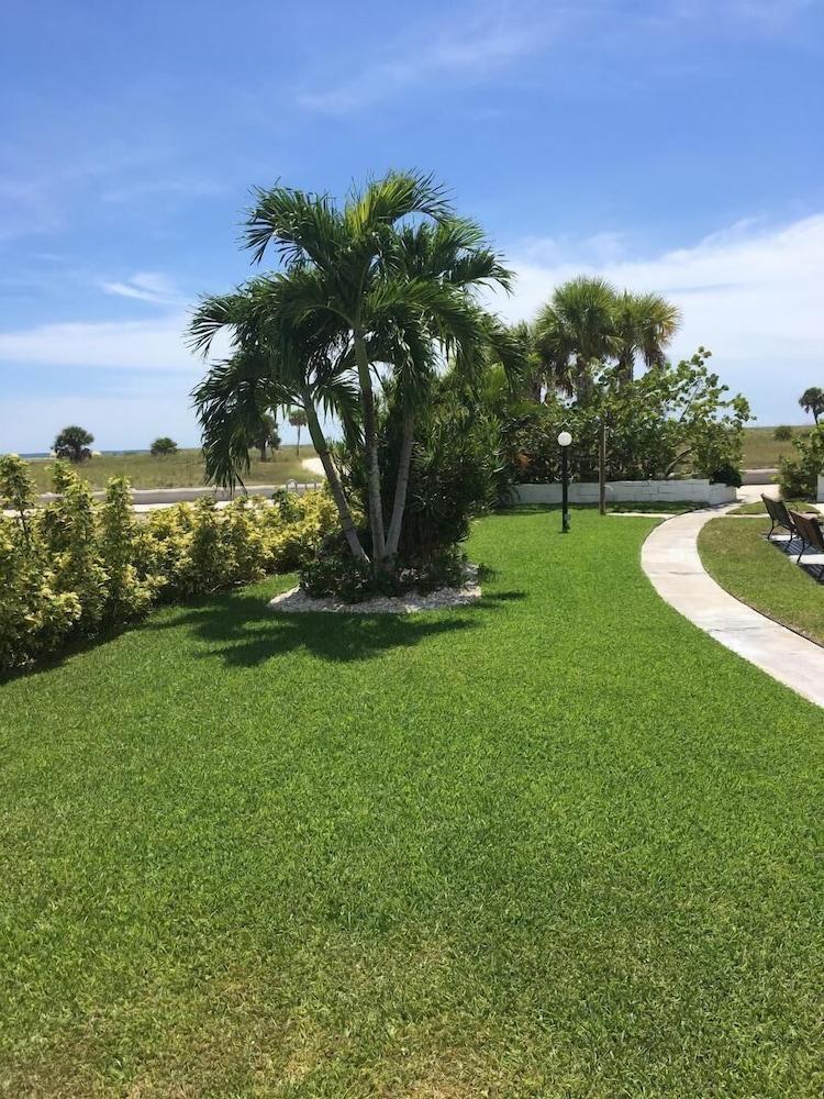 Beachside Resort Motel St. Pete Beach Buitenkant foto
