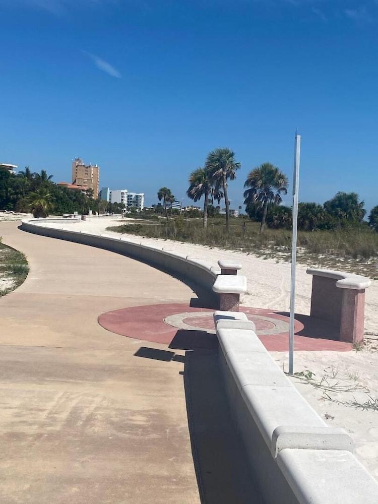 Beachside Resort Motel St. Pete Beach Buitenkant foto