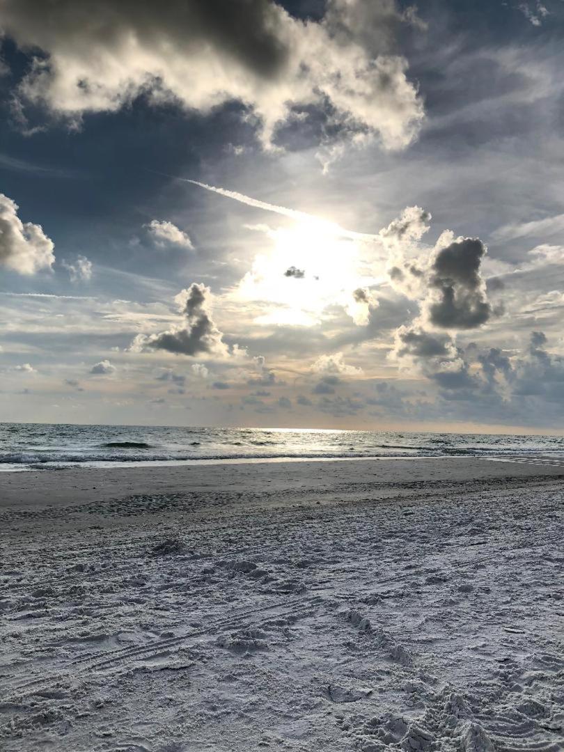 Beachside Resort Motel St. Pete Beach Buitenkant foto